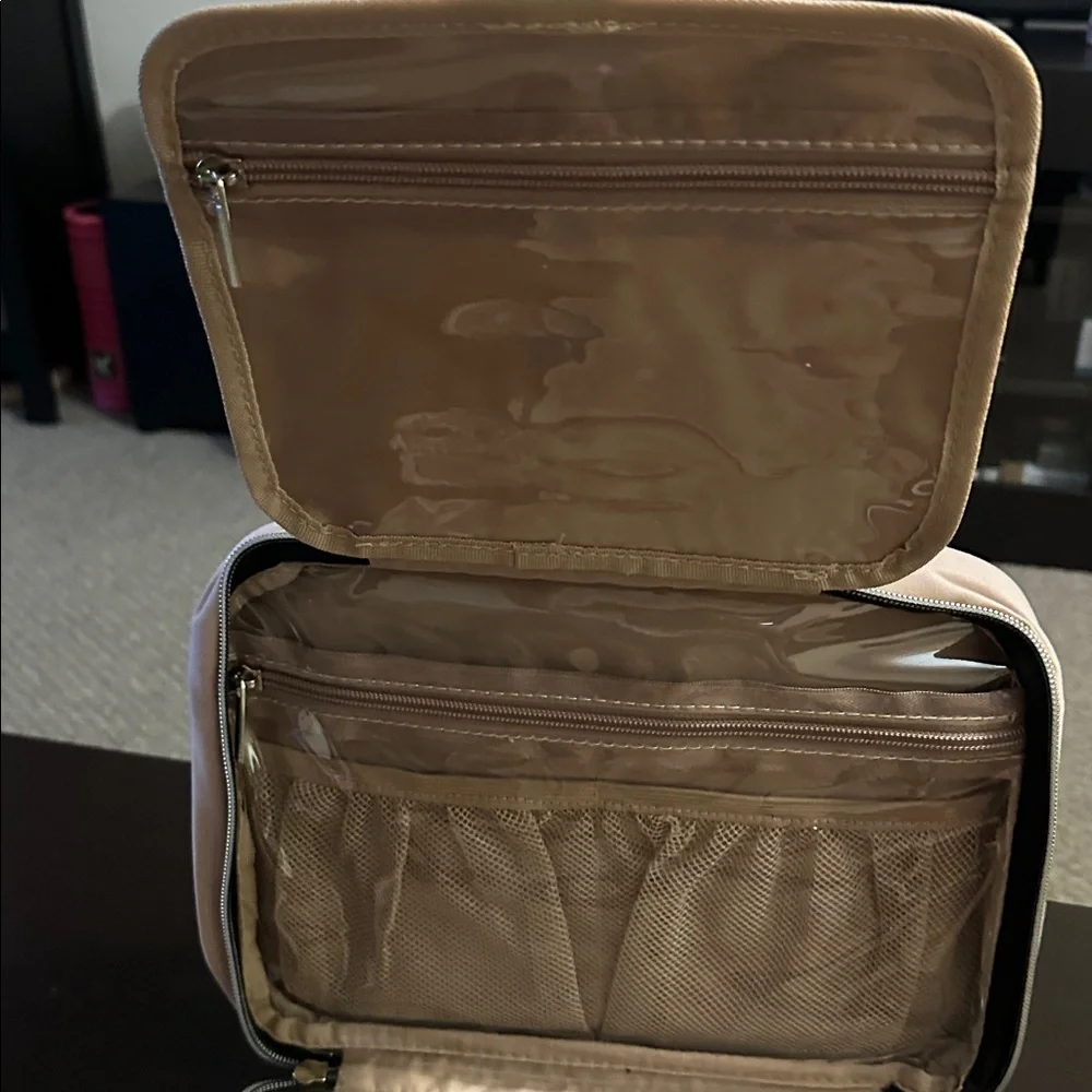 NWOT Quilted Light Pink Travel Hanging Organizer
